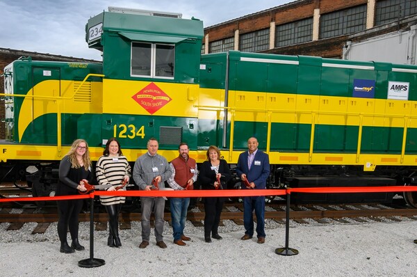 Newburgh & Southshore Railroad deploys Ohio’s first electric locomotive. NSR Locomotive 1234, the new all-battery switching locomotive, was dedicated in the memory of OmniTRAX’s longest serving employee, Divisional Track Engineer Steve Ward. Steve’s widow Alice Ward and children Jonathan, Bobbi, and Traci joined OmniTRAX President Sergio Sabatini and NSR General Manager Nate Mazo for the ceremony.